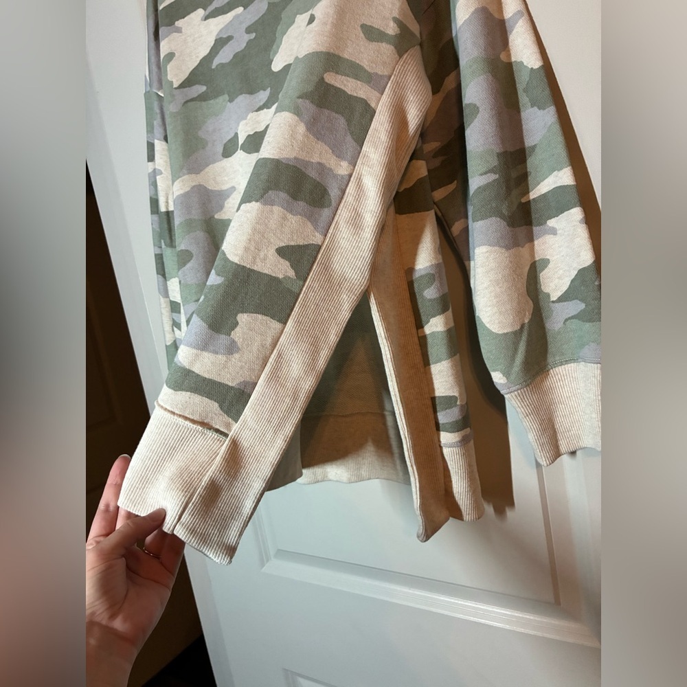 SOLD Aerie | Oversized Desert Green Camo Sweatshirt Size Medium - Picture 2 of 8